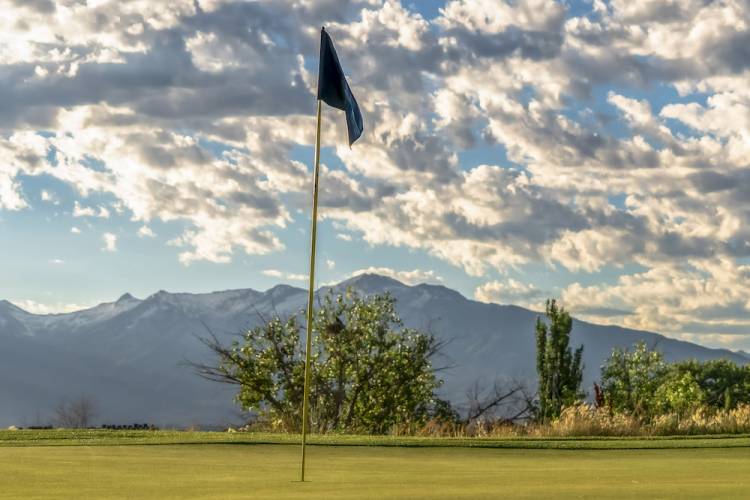 Golf flag with mountains in background